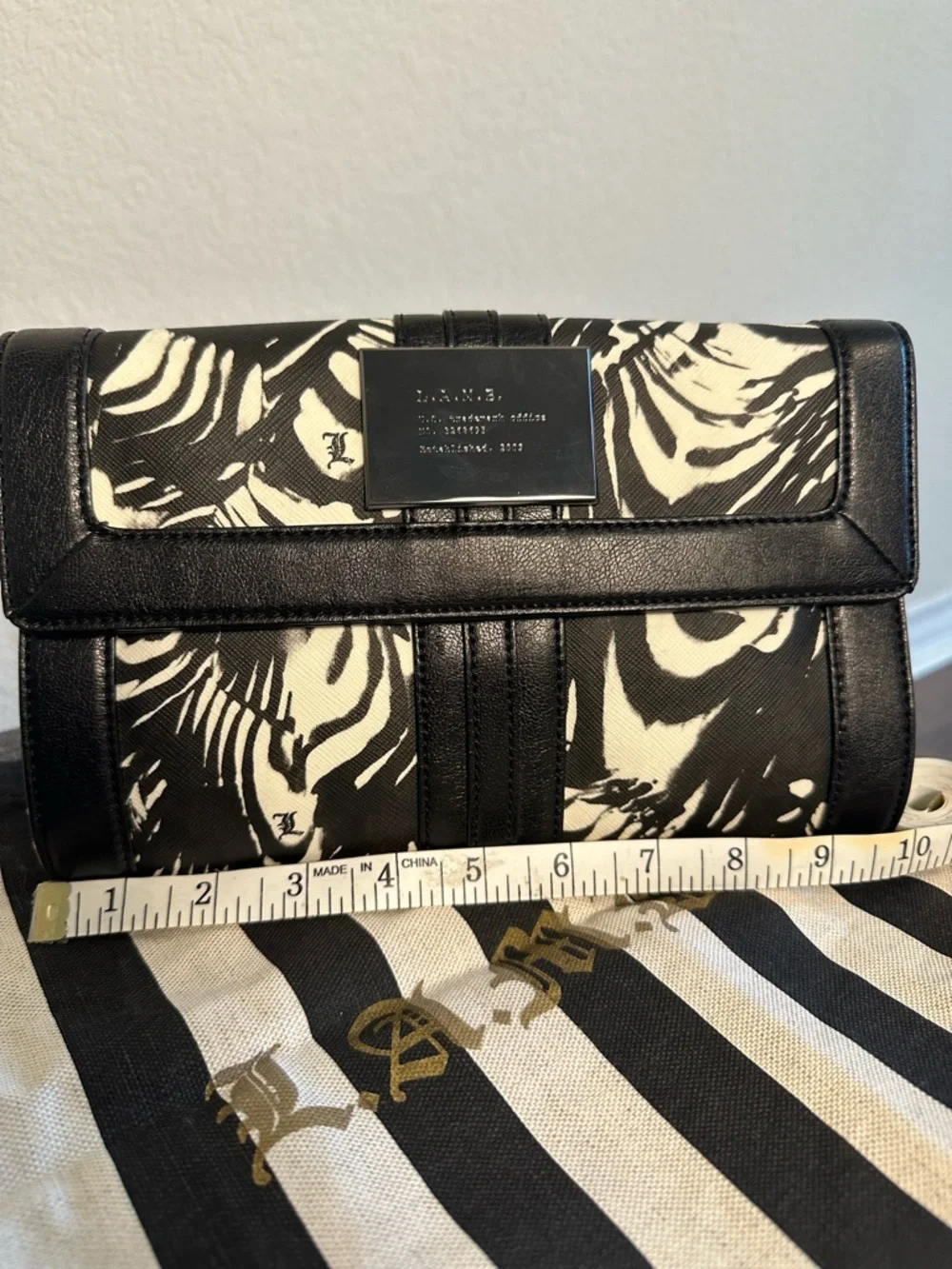 NWT L.A.M.B. Newcombe Black White Graphic Clutch Bag w/ Dust Bag Y2K Vintage - Picture 7 of 9